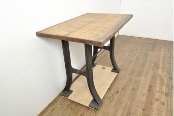 フランスアンティーク　インダストリアル　鋳物脚が無骨で格好いい作業台(ダイニングテーブル、コンソールテーブル)(R-052831)