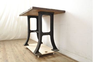 フランスアンティーク　インダストリアル　鋳物脚が無骨で格好いい作業台(ダイニングテーブル、コンソールテーブル)(R-052831)