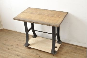 フランスアンティーク　インダストリアル　鋳物脚が無骨で格好いい作業台(ダイニングテーブル、コンソールテーブル)(R-052831)