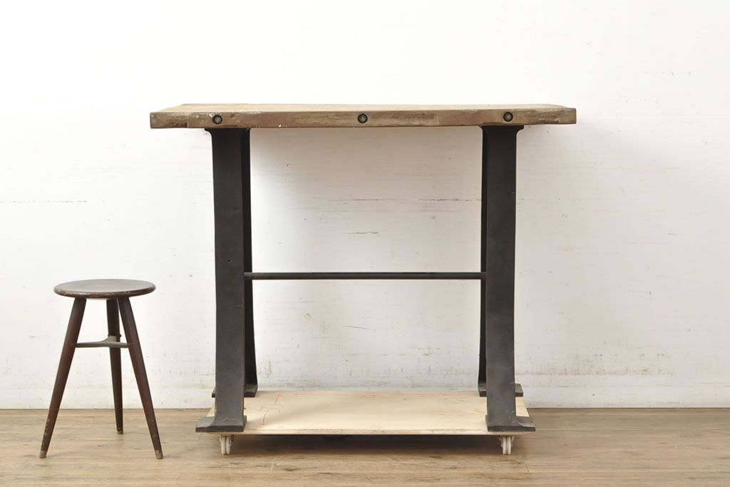 フランスアンティーク　インダストリアル　鋳物脚が無骨で格好いい作業台(ダイニングテーブル、コンソールテーブル)(R-052831)