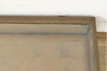 フランスアンティーク　真鍮枠がクールな雰囲気を醸し出すRガラス卓上ショーケース(ガラスケース、店舗什器、曲げガラス、陳列棚)(R-052838)