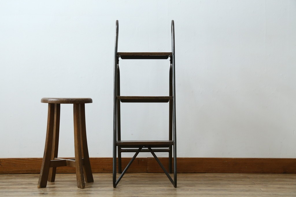 フランスアンティーク　店舗のディスプレイとしてもおすすめな脚立　(R-052839)