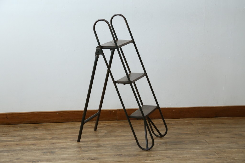 フランスアンティーク　店舗のディスプレイとしてもおすすめな脚立　(R-052839)