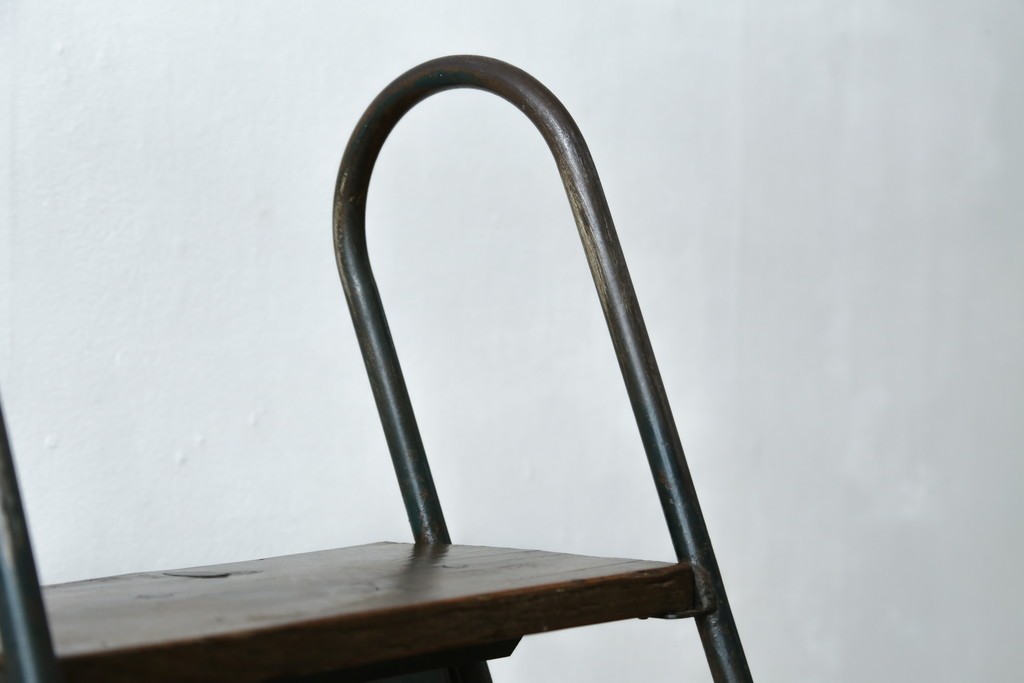 フランスアンティーク　店舗のディスプレイとしてもおすすめな脚立　(R-052839)