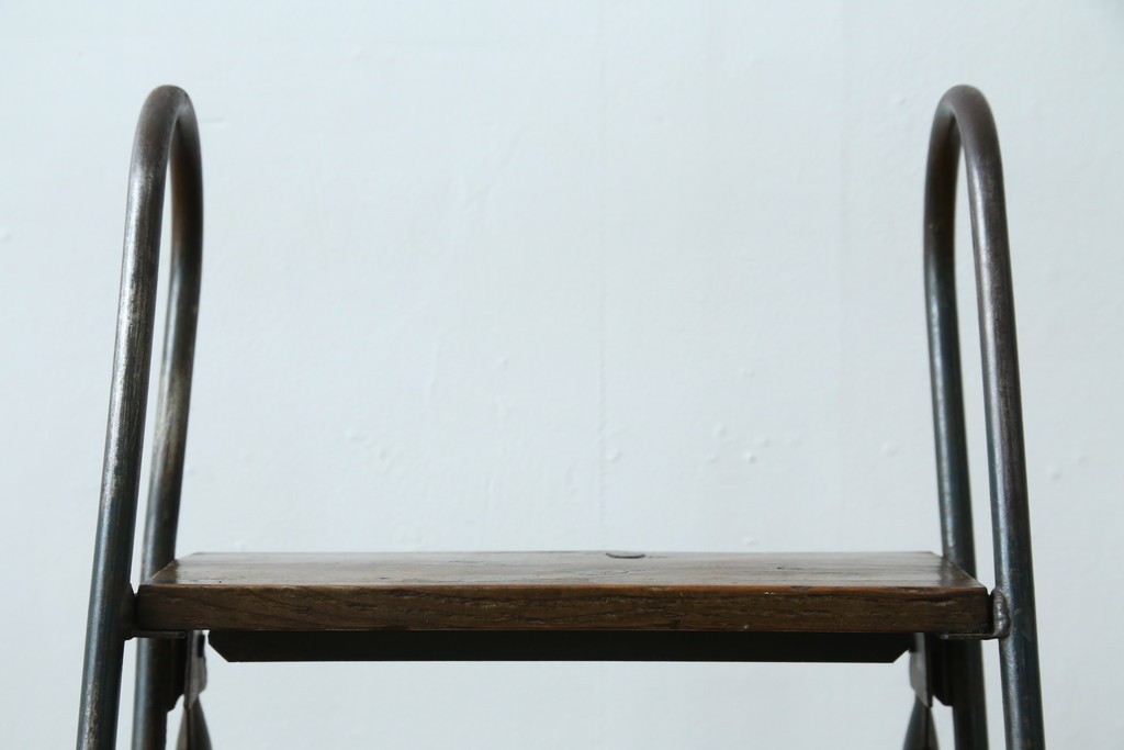 フランスアンティーク　店舗のディスプレイとしてもおすすめな脚立　(R-052839)