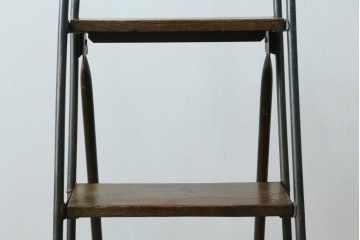 フランスアンティーク　店舗のディスプレイとしてもおすすめな脚立　(R-052839)