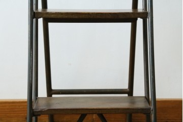 フランスアンティーク　店舗のディスプレイとしてもおすすめな脚立　(R-052839)