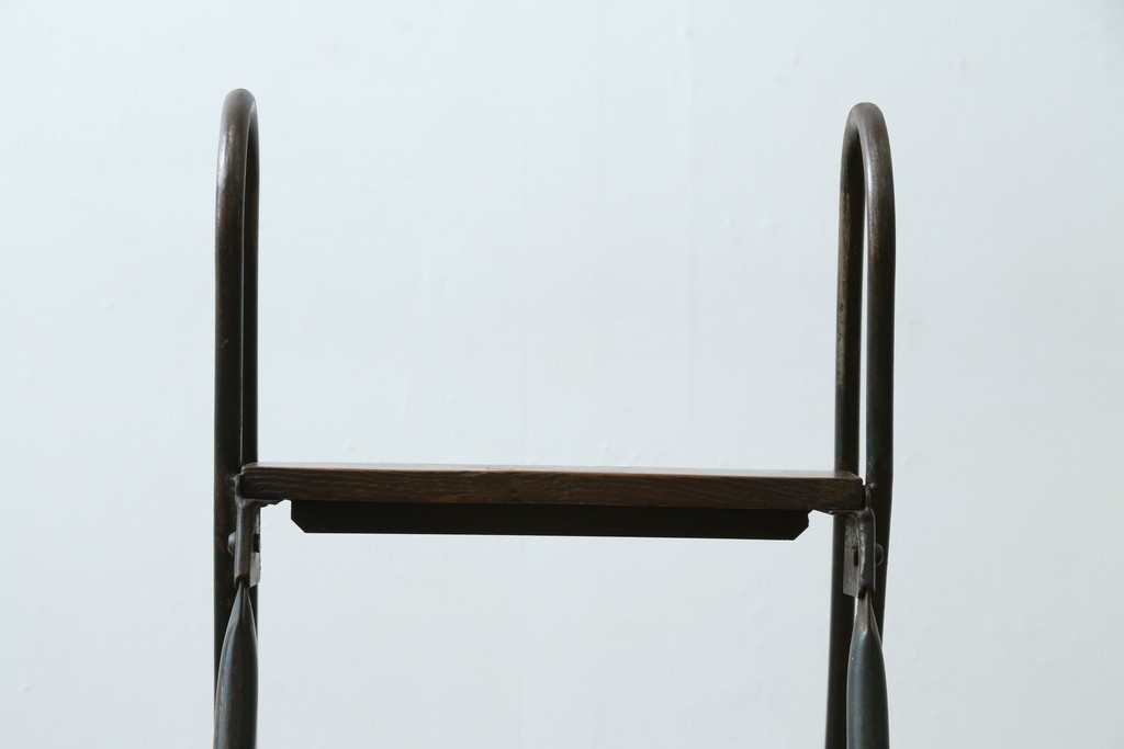 フランスアンティーク　店舗のディスプレイとしてもおすすめな脚立　(R-052839)