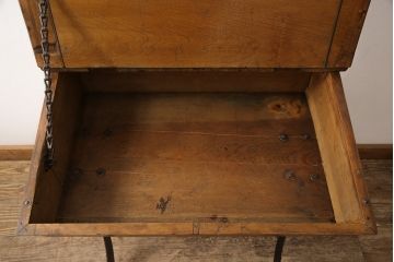 フランスアンティーク　ちょっとした収納としても使える鉄脚のスクールデスク(机、在宅ワーク、在宅用収納)(R-052840)