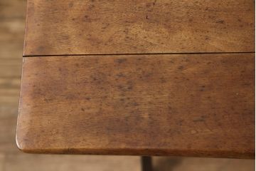フランスアンティーク　ちょっとした収納としても使える鉄脚のスクールデスク(机、在宅ワーク、在宅用収納)(R-052840)