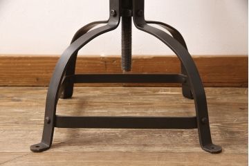 フランスアンティーク　インダストリアルなデザインがかっこいい回転チェア(工業系椅子、板座チェア、イス)(R-052841)