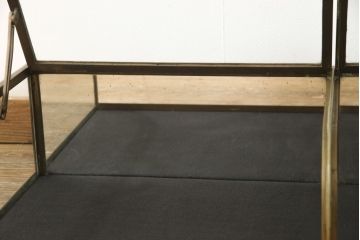 フランスアンティーク　激レアデザイン!　真鍮枠　背板が鏡張りで広々見えるRガラス卓上ショーケース(ガラスケース、陳列棚、店舗什器)(R-052842)