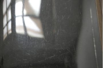 フランスアンティーク　激レアデザイン!　真鍮枠　背板が鏡張りで広々見えるRガラス卓上ショーケース(ガラスケース、陳列棚、店舗什器)(R-052842)