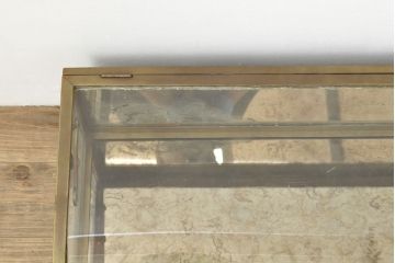 フランスアンティーク　激レアデザイン!　真鍮枠　背板・底板が鏡張りで広々見えるRガラス卓上ショーケース(ガラスケース、陳列棚、店舗什器)(R-052843)