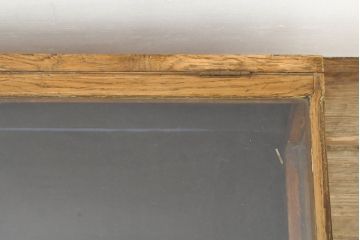 フランスアンティーク　激レアデザイン!　木枠が味わい深く、レトロな雰囲気を醸し出すRガラス卓上ショーケース(ガラスケース、陳列棚、店舗什器)(R-052845)