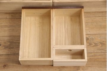 中古　国産手造り家具　ケヤキ材　人気の縦型デザインが嬉しい小引き出し(小物収納、チェスト)(R-052846)