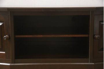 和製ビンテージ　北海道民芸家具　希少な絶版品　落ち着いた木の色合いが魅力的なテレビボード(ローボード、収納棚、ヴィンテージ)(R-052847)