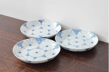 江戸期　古伊万里　菊花尽し　染付五寸五分皿3枚セット(和食器、小皿)(R-052852)