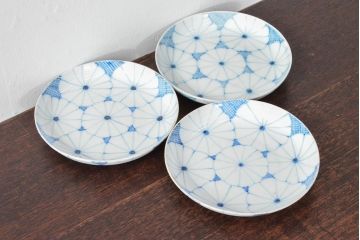 江戸期　古伊万里　菊花尽し　染付五寸五分皿3枚セット(和食器、小皿)(R-052853)