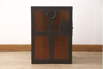 中古　美品　三方ケヤキ材　一際手の込んだ手打ち金具が目を引く佐渡帳場箪笥(定価約110万円)(帳箱、船箪笥、小箪笥、引き出し、小物収納)(R-052861)
