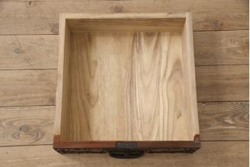 中古　美品　三方ケヤキ材　一際手の込んだ手打ち金具が目を引く佐渡帳場箪笥(定価約110万円)(帳箱、船箪笥、小箪笥、引き出し、小物収納)(R-052861)