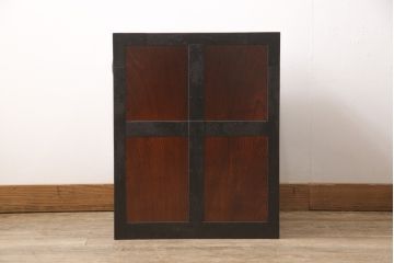 中古　美品　三方ケヤキ材　一際手の込んだ手打ち金具が目を引く佐渡帳場箪笥(定価約110万円)(帳箱、船箪笥、小箪笥、引き出し、小物収納)(R-052861)