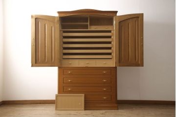 未使用新古品　高級品!　松創(マツソウ)　チーク材　洗練された佇まいとつくりの良さが魅力的な整理タンス(定価約150万円)(和タンス、和箪笥、引き出し)(R-052863)