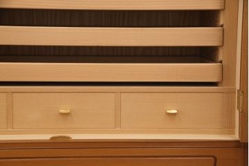 未使用新古品　高級品!　松創(マツソウ)　チーク材　洗練された佇まいとつくりの良さが魅力的な整理タンス(定価約150万円)(和タンス、和箪笥、引き出し)(R-052863)