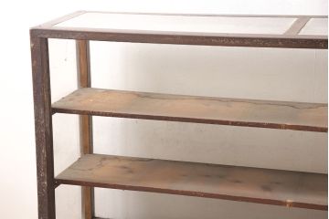 和製アンティーク　取り入れやすいサイズ感が魅力的な薄型ガラスケース(ショーケース、店舗什器)(R-052866)