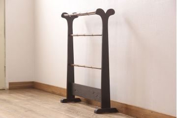 中古　美品　上手物　桑材　上品なデザインが上質な空間づくりをかなえるタオル掛け?(ハンガー、お茶道具、衝立?)(R-052867)