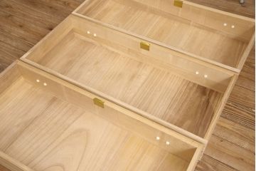中古　モダンな佇まいに生まれ変わる加茂総桐箪笥(並厚、総桐たんす、着物箪笥、衣装タンス)(R-052869)