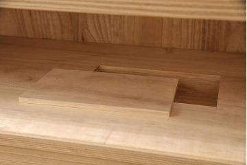 中古　モダンな佇まいに生まれ変わる加茂総桐箪笥(並厚、総桐たんす、着物箪笥、衣装タンス)(R-052869)