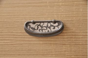 中古　モダンな佇まいに生まれ変わる加茂総桐箪笥(並厚、総桐たんす、着物箪笥、衣装タンス)(R-052869)