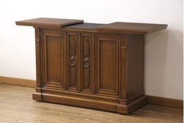 中古　美品　DREXEL HERITAGE(ドレクセルヘリテイジ)　FRANCESCA(フランチェスカ)シリーズ　拡張式の天板が付いたサイドボード(サーバー、カウンター、収納棚、キャビネット)(R-052873)
