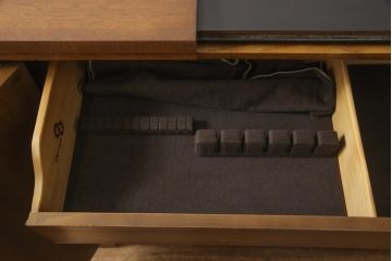 中古　美品　DREXEL HERITAGE(ドレクセルヘリテイジ)　FRANCESCA(フランチェスカ)シリーズ　拡張式の天板が付いたサイドボード(サーバー、カウンター、収納棚、キャビネット)(R-052873)