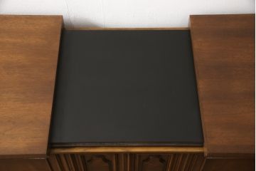 中古　美品　DREXEL HERITAGE(ドレクセルヘリテイジ)　FRANCESCA(フランチェスカ)シリーズ　拡張式の天板が付いたサイドボード(サーバー、カウンター、収納棚、キャビネット)(R-052873)