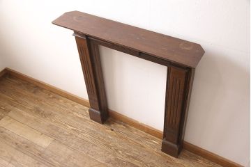 イギリスアンティーク　オーク材　小振りなサイズがかわいらしいマントルピース(暖炉、ファイヤープレイス、ディスプレイ)(R-052875)