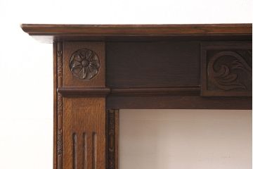 イギリスアンティーク　オーク材　小振りなサイズがかわいらしいマントルピース(暖炉、ファイヤープレイス、ディスプレイ)(R-052875)