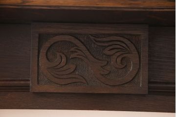 イギリスアンティーク　オーク材　小振りなサイズがかわいらしいマントルピース(暖炉、ファイヤープレイス、ディスプレイ)(R-052875)