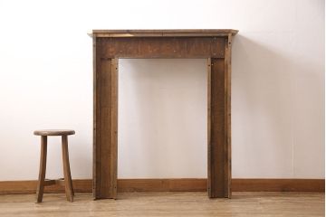 イギリスアンティーク　オーク材　小振りなサイズがかわいらしいマントルピース(暖炉、ファイヤープレイス、ディスプレイ)(R-052875)