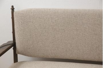 中古　美品　永田良介商店　落ち着いたカラーが和やかな空間を演出する455型アームソファ(3人掛け)(定価約56万円)(R-052876)