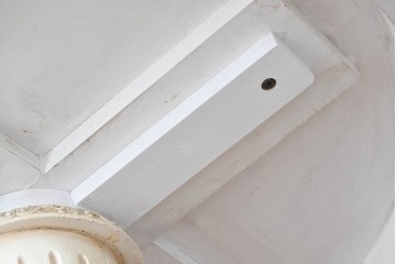 ヨーロッパビンテージ　イタリア輸入家具　ロココ調　見事な彫刻と天板の花の絵が優雅なダイニングテーブル　(R-052878)