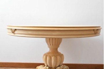 ヨーロッパビンテージ　イタリア輸入家具　ロココ調　見事な彫刻と天板の花の絵が優雅なダイニングテーブル　(R-052878)