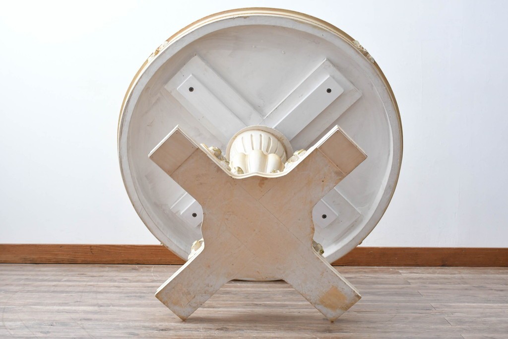 ヨーロッパビンテージ　イタリア輸入家具　ロココ調　見事な彫刻と天板の花の絵が優雅なダイニングテーブル　(R-052878)