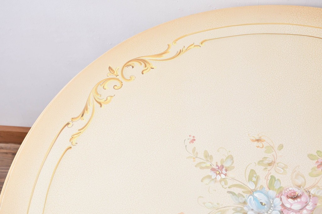 ヨーロッパビンテージ　イタリア輸入家具　ロココ調　見事な彫刻と天板の花の絵が優雅なダイニングテーブル　(R-052878)