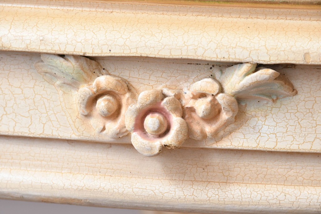 ヨーロッパビンテージ　イタリア輸入家具　ロココ調　見事な彫刻と天板の花の絵が優雅なダイニングテーブル　(R-052878)