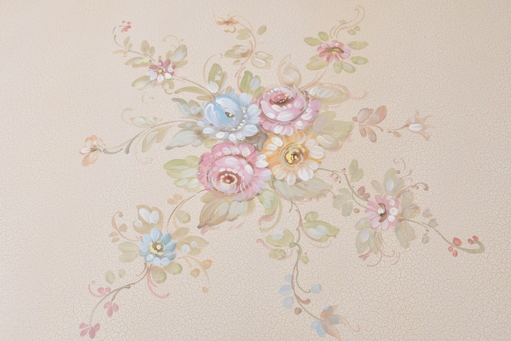 ヨーロッパビンテージ　イタリア輸入家具　ロココ調　見事な彫刻と天板の花の絵が優雅なダイニングテーブル　(R-052878)