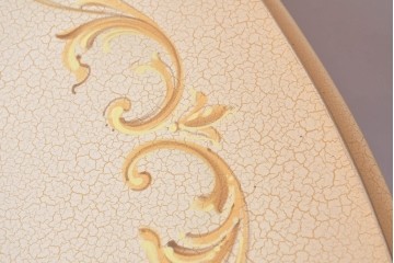 ヨーロッパビンテージ　イタリア輸入家具　ロココ調　見事な彫刻と天板の花の絵が優雅なダイニングテーブル　(R-052878)