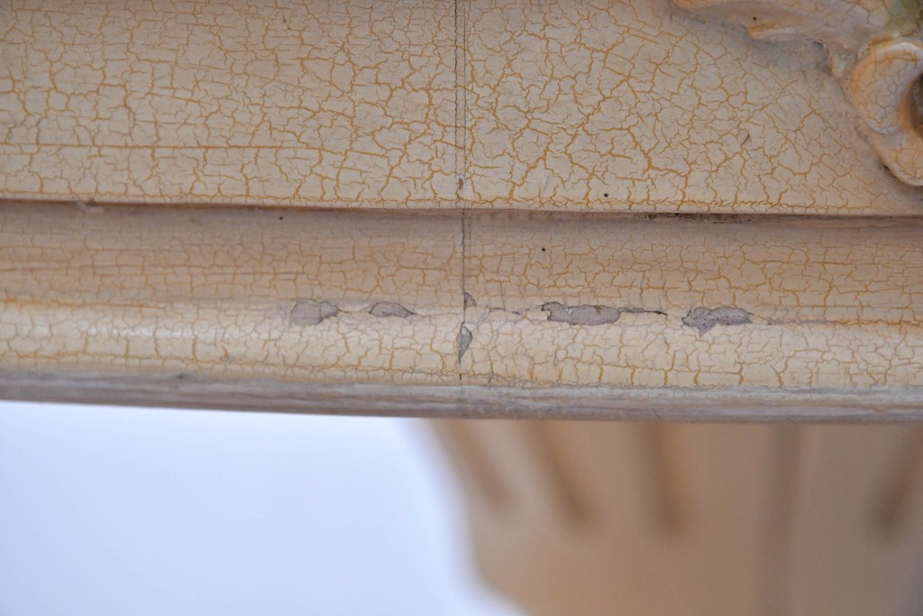 ヨーロッパビンテージ　イタリア輸入家具　ロココ調　見事な彫刻と天板の花の絵が優雅なダイニングテーブル　(R-052878)