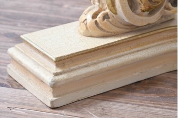 ヨーロッパビンテージ　イタリア輸入家具　ロココ調　見事な彫刻と天板の花の絵が優雅なダイニングテーブル　(R-052878)